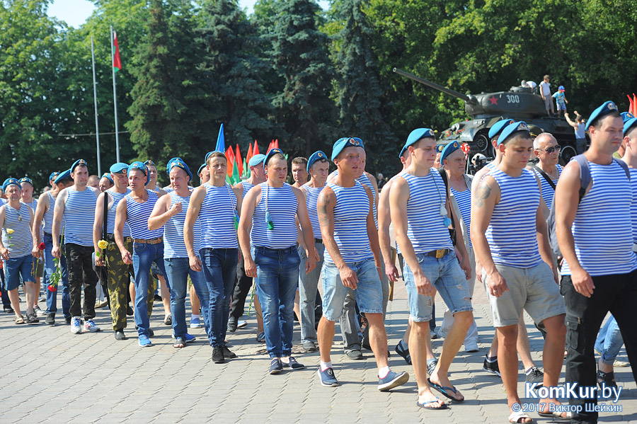 Бобруйские десантники отмечают День ВДВ