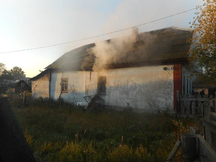 Бобруйчанин закурил в постели и поджег дом