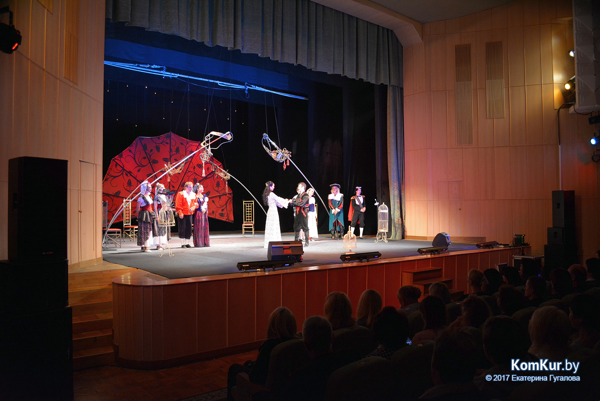 Мюзикл-оперетту «Собака на сене» представил в Бобруйске 26 сентября театр Геннадия Гладкова «Территория мюзикла»