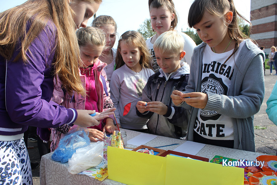 Бобруйские школьники «зависли» на радуге