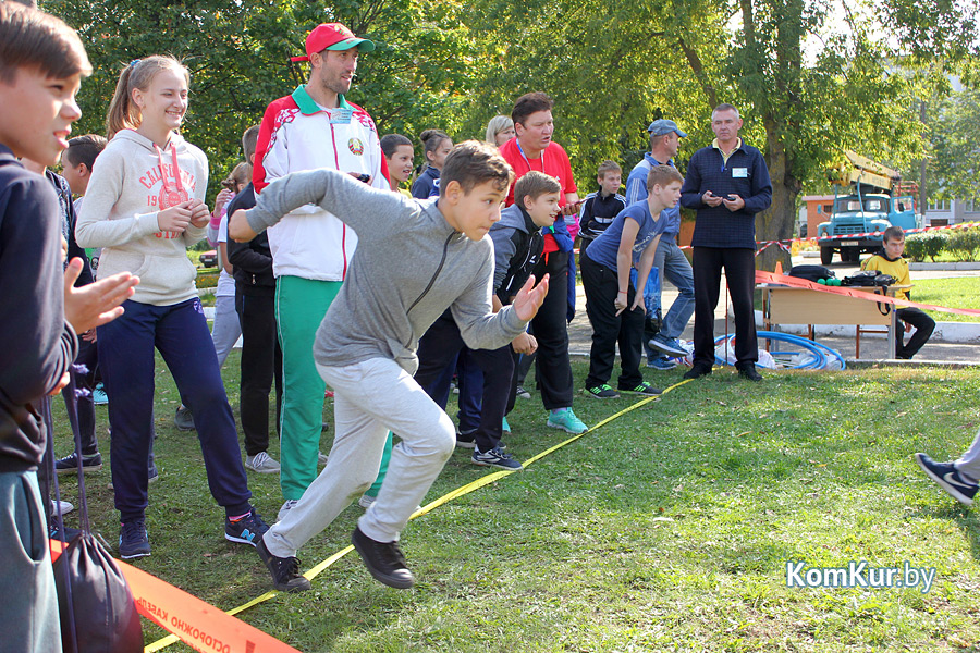 Бобруйские школьники «зависли» на радуге