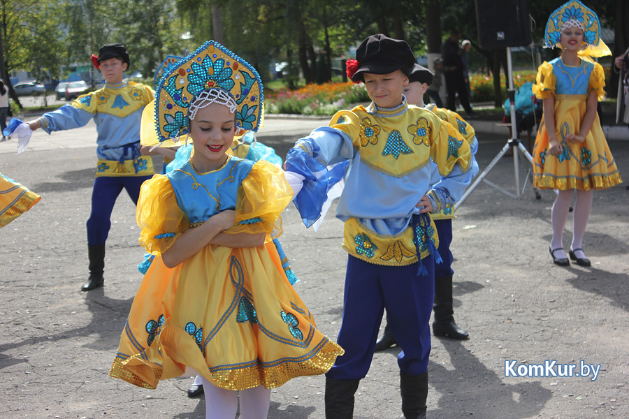 Бобруйские школьники «зависли» на радуге