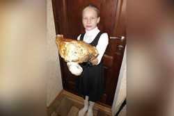 Школьница нашла боровик весом 2,3 кг