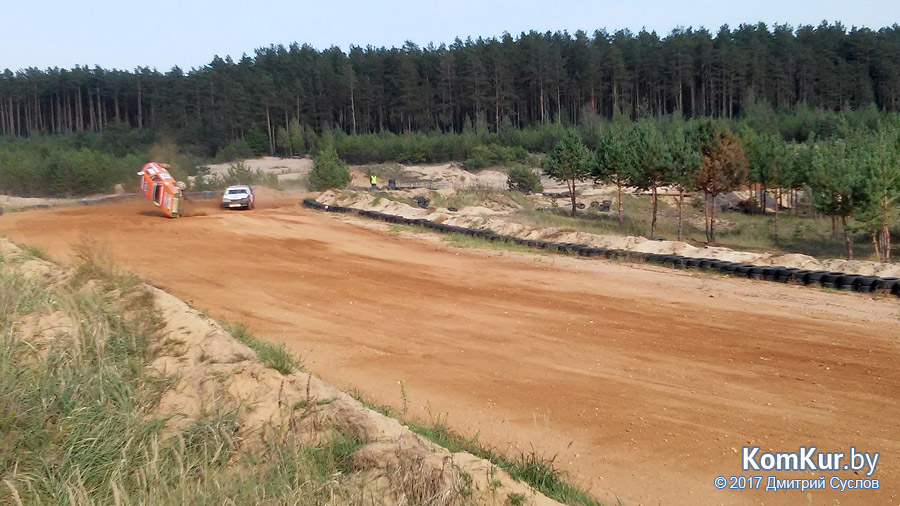 Управляемый занос и неуправляемый переворот на трассе под Бобруйском