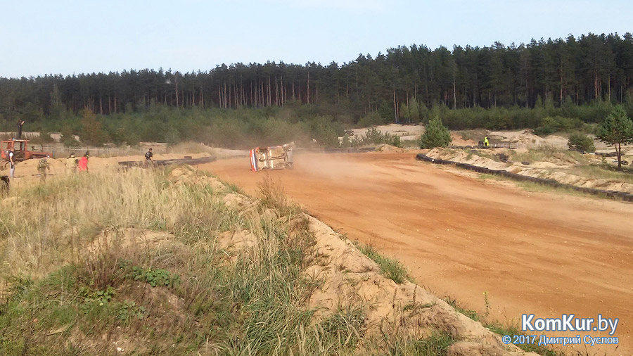 Управляемый занос и неуправляемый переворот на трассе под Бобруйском