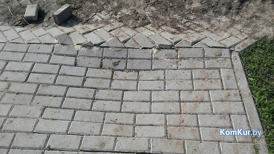 «Плугом» по тротуарной плитке?