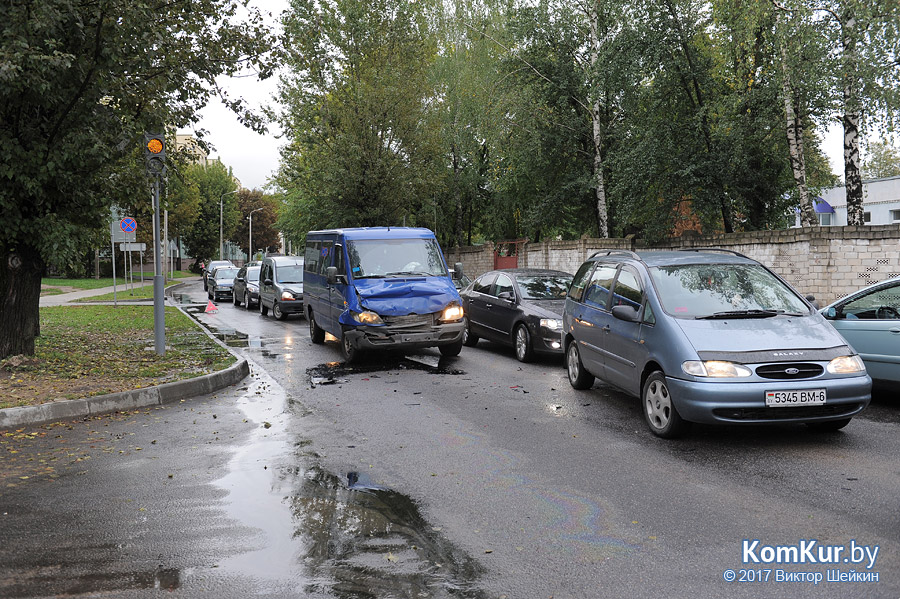  Авария в Бобруйске создала большую пробку