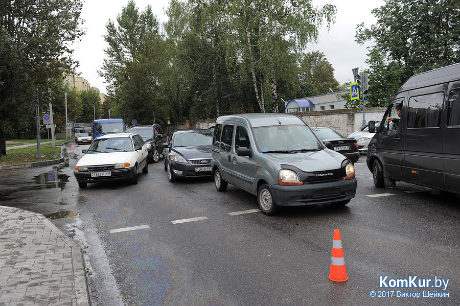  Авария в Бобруйске создала большую пробку