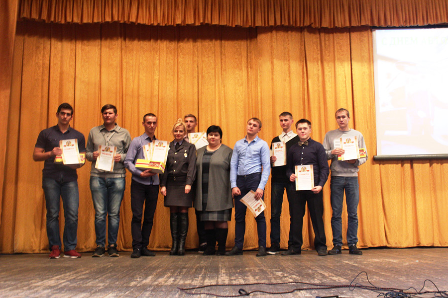 В Бобруйском автоколледже чествовали лучших автомобилистов 