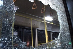 Пьяный бобруйчанин разбил стекло в троллейбусе