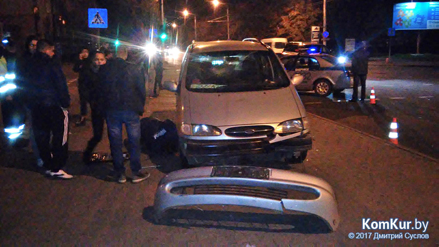 На главной улице Бобруйска от столкновения иномарок пострадал пешеход