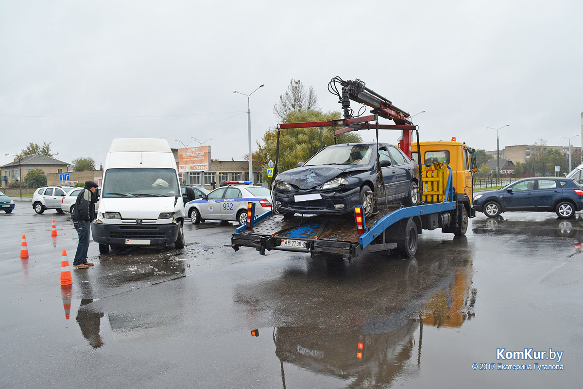 Авария в Бобруйске: один из водителей скрылся! 