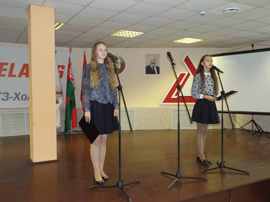 На заводе тракторных деталей и агрегатов поздравили матерей