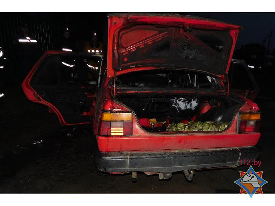 В частном секторе Бобруйска сгорел автомобиль