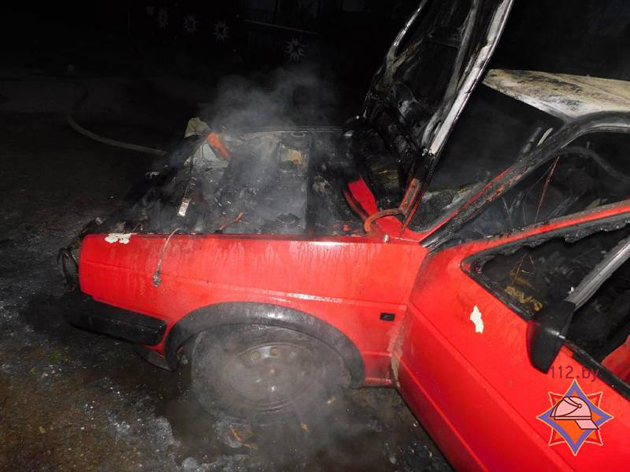 В частном секторе Бобруйска сгорел автомобиль