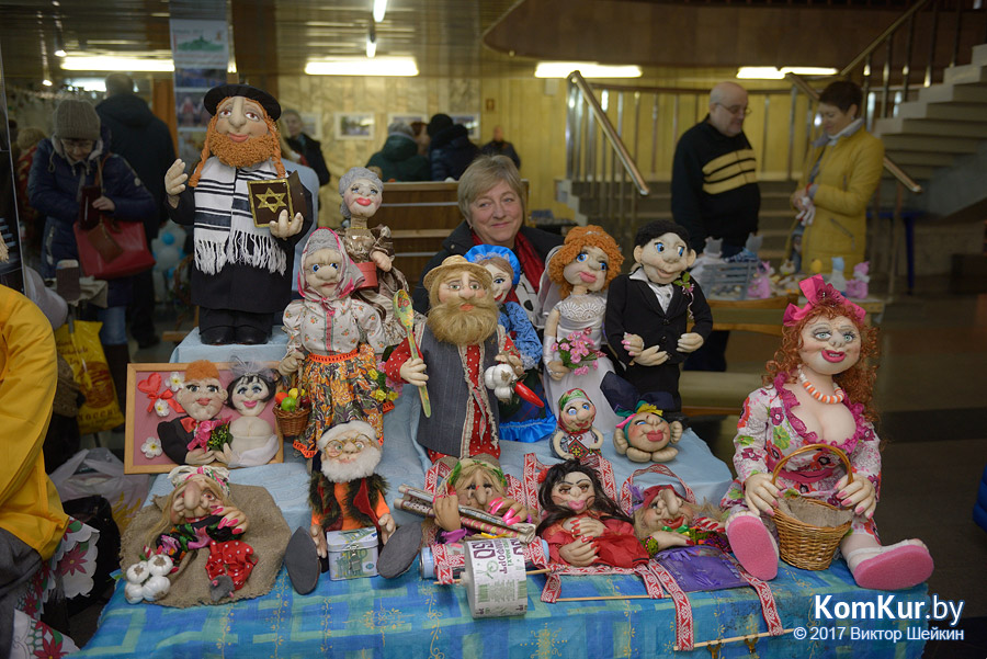 Как в Бобруйске выбирали лучший новогодний сувенир местных умельцев