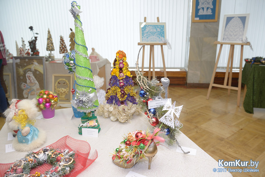 Как в Бобруйске выбирали лучший новогодний сувенир местных умельцев