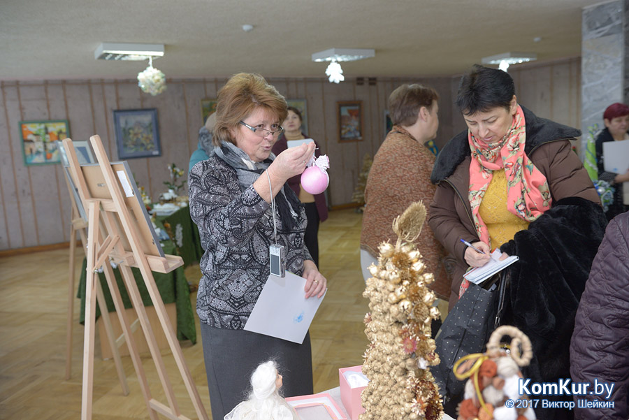Как в Бобруйске выбирали лучший новогодний сувенир местных умельцев