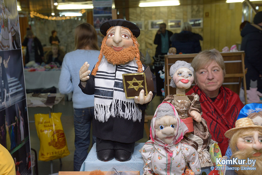 Как в Бобруйске выбирали лучший новогодний сувенир местных умельцев