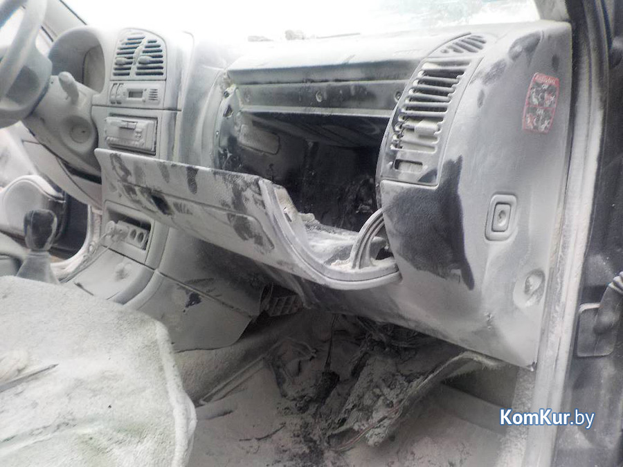 Бобруйчанин потушил машину до приезда пожарных 