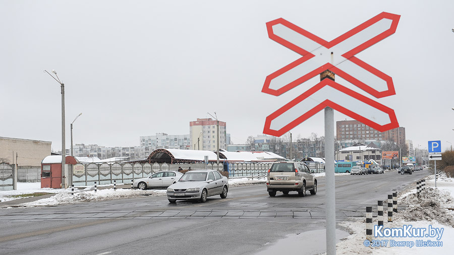 Как избежать новых ДТП на рельсах в центре города? Есть решение!