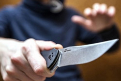 В Бобруйске пьяный хулиган угрожал школьникам ножом