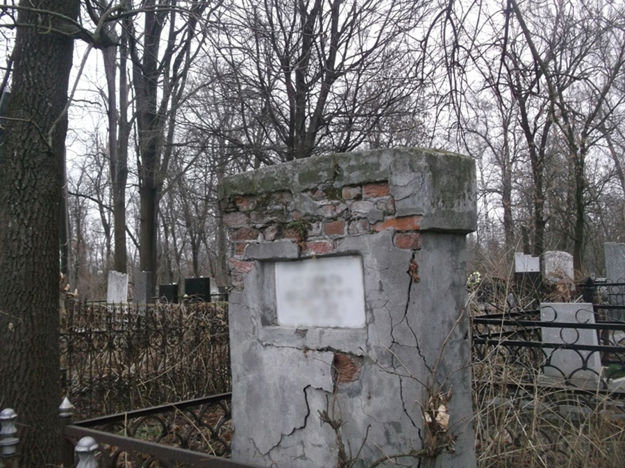Вандалы на еврейском кладбище