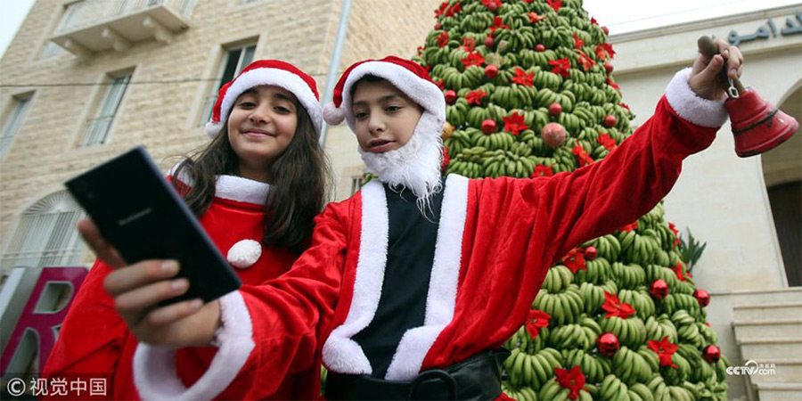 В Ливане установили новогоднюю елку из бананов