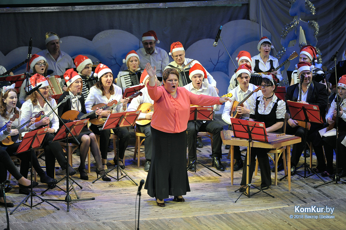 В пятницу, 12 января, в театре прошел Рождественский концерт детских школ искусств города.