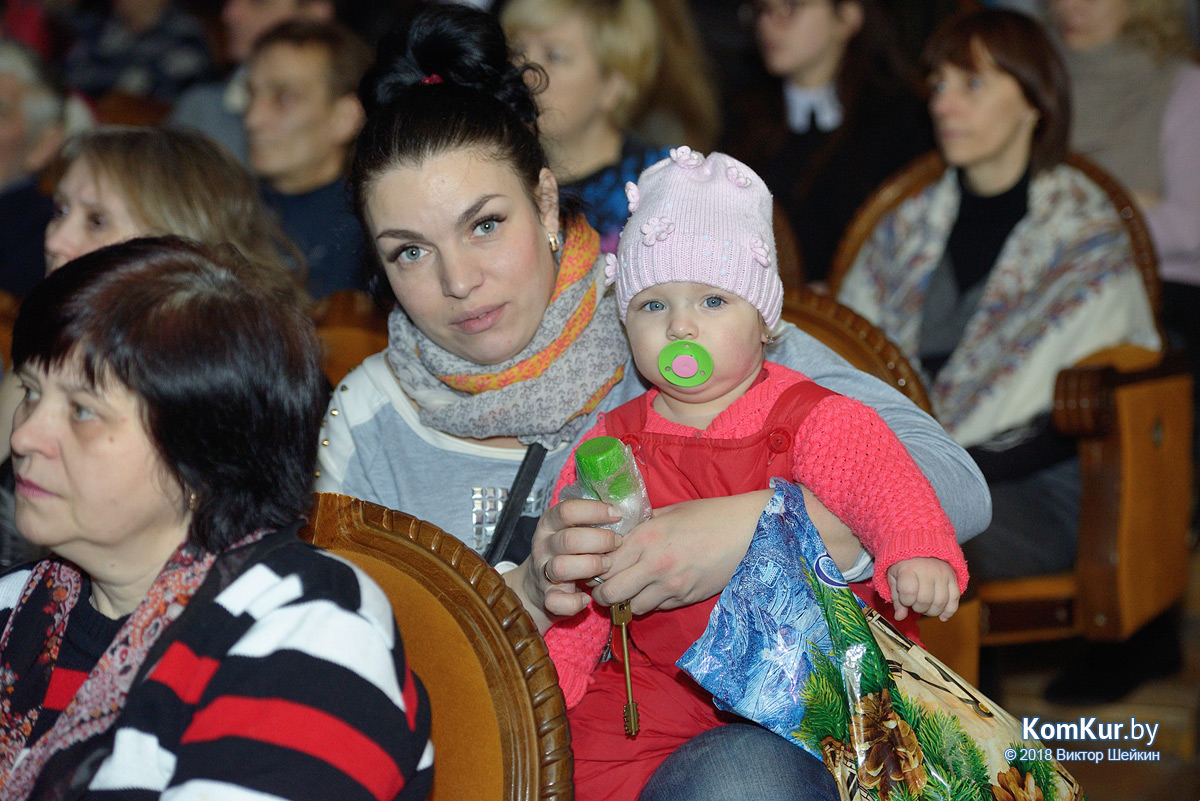 «Рождественские встречи» на бобруйской сцене Дворца искусств. (Фоторепортаж)