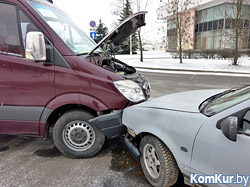 Возле автовокзала «Бобруйск» в аварию попала маршрутка