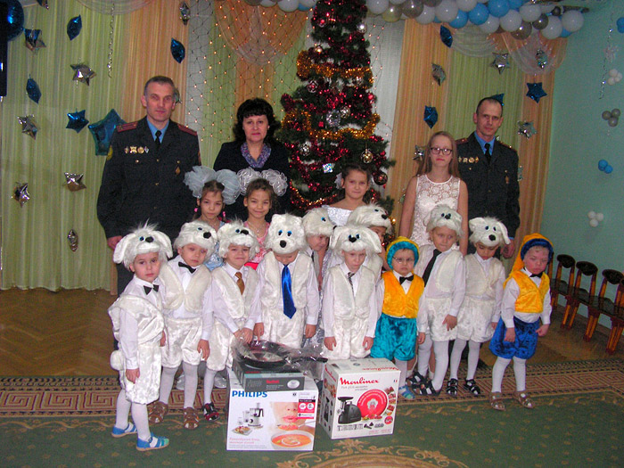 Бобруйский отдел Департамента охраны вручил новогодние подарки