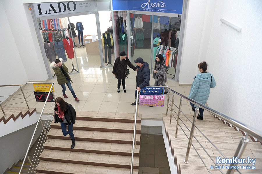 В крупном торговом центре Бобруйска тушили пожар