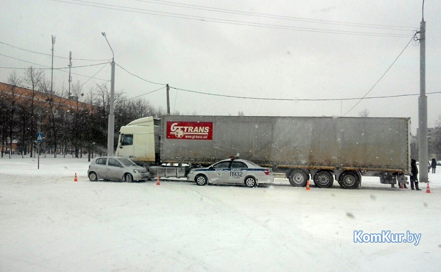 Первый день очень снежной бобруйской весны омрачился несколькими дорожно-транспортными происшествиями.