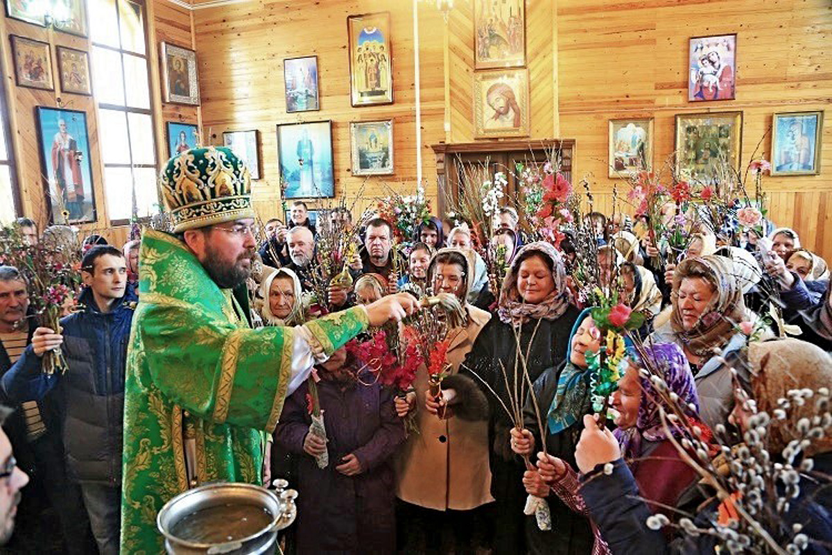 Епископ Серафим возглавил праздничную Божественную литургию в Троицком храме деревни Турки