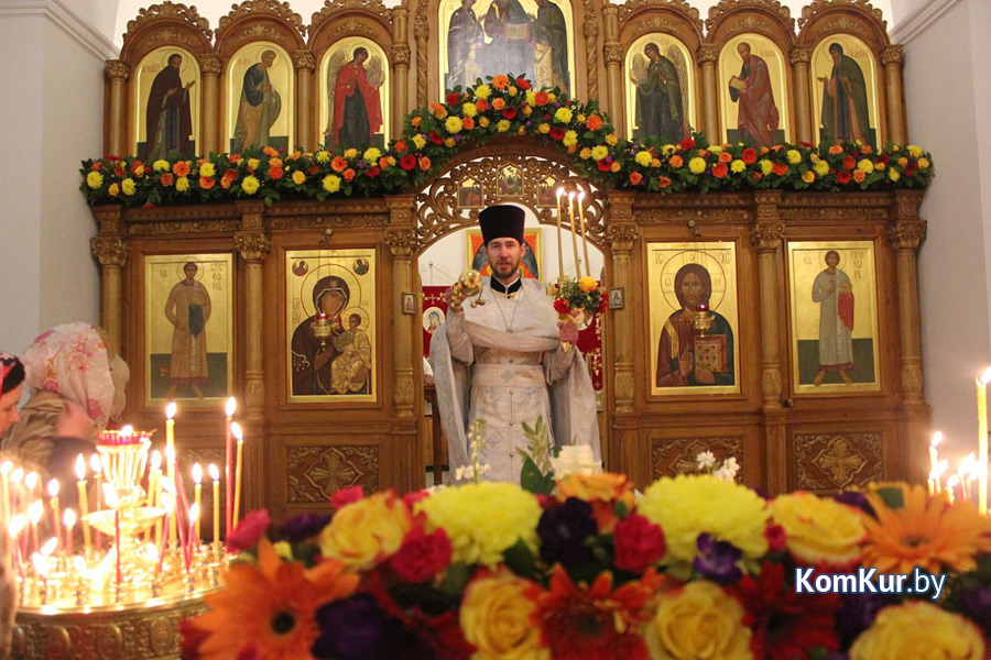 Ночное Пасхальное богослужение в Иверском храме Бобруйска и храме Покрова Пресвятой Богородицы Кировска