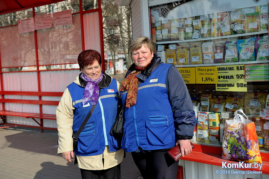 Пожилая бобруйчанка забыла на остановке $ 2000