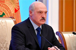 Президент про пьянство чиновников, взятки и референдум. О чем говорил Лукашенко во время послания?