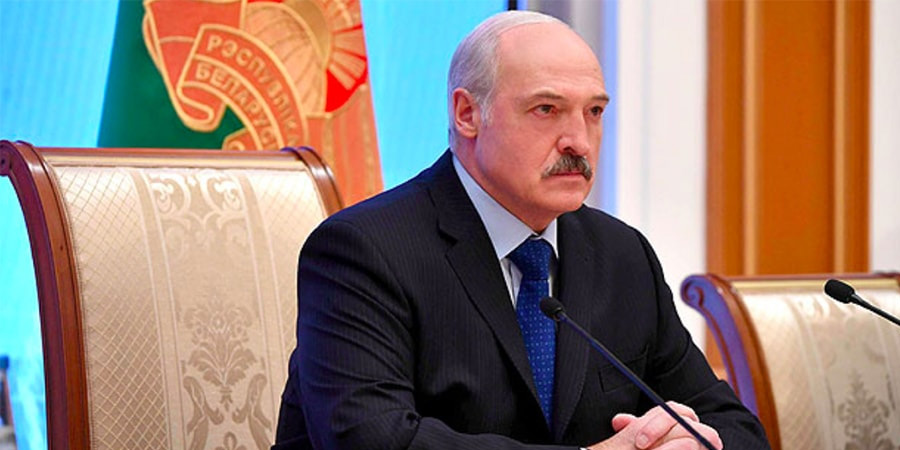 Президент про пьянство чиновников, взятки и референдум. О чем говорил Лукашенко во время послания?