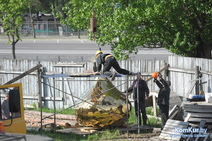 Строящийся храм на улице Минской увенчан куполом и крестом