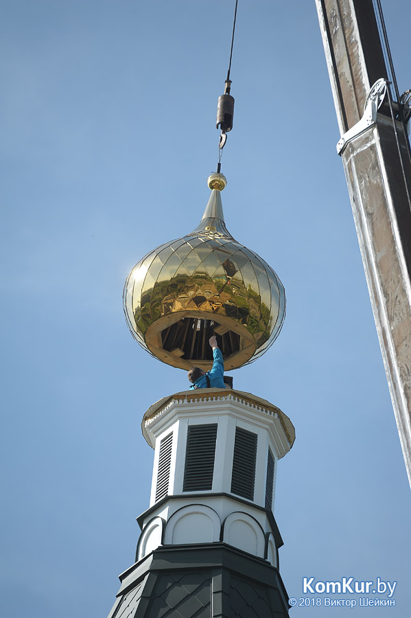 Строящийся храм на улице Минской увенчан куполом и крестом
