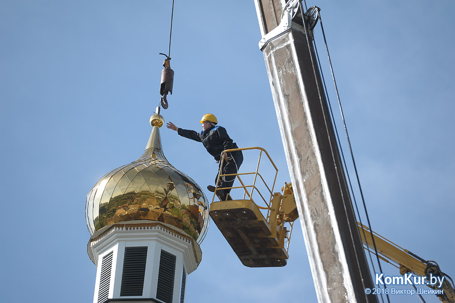 Строящийся храм на улице Минской увенчан куполом и крестом
