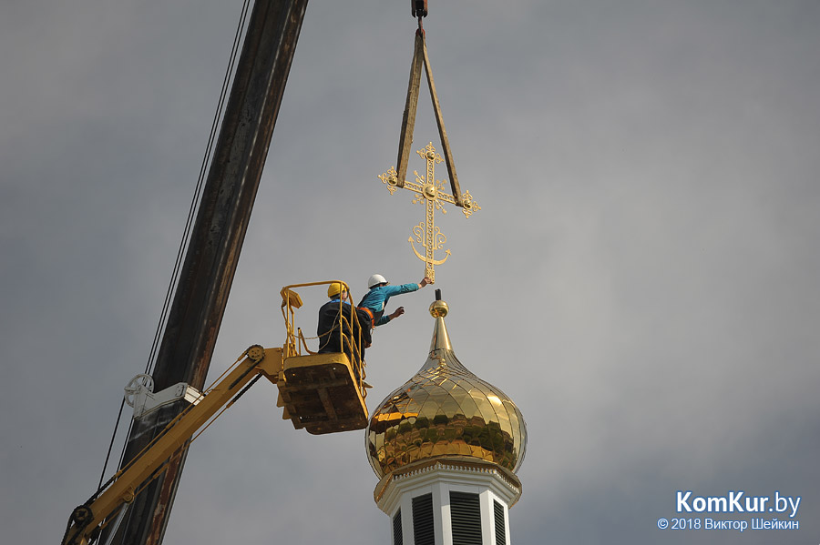Строящийся храм на улице Минской увенчан куполом и крестом