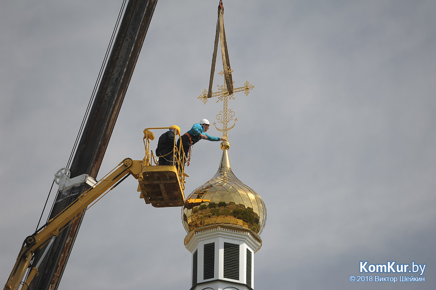 Строящийся храм на улице Минской увенчан куполом и крестом