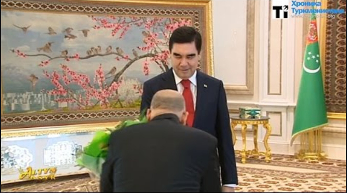 Как в Туркменистане обожают президента