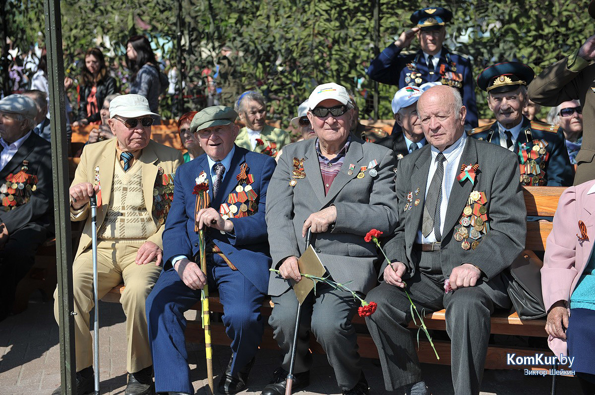 В Министерстве труда и социальной защиты сообщили, что сегодня в Беларуси проживают 8412 ветеранов Великой Отечественной войны, в том числе 4006 непосредственно участников боев.