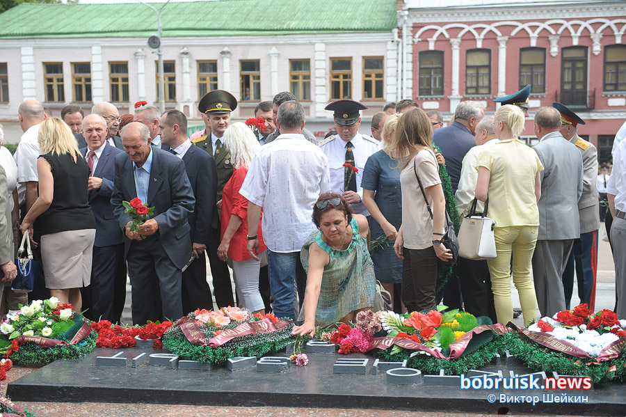 Митинг, посвященный 74-й годовщине освобождения Бобруйска от немецко-фашистских захватчиков.