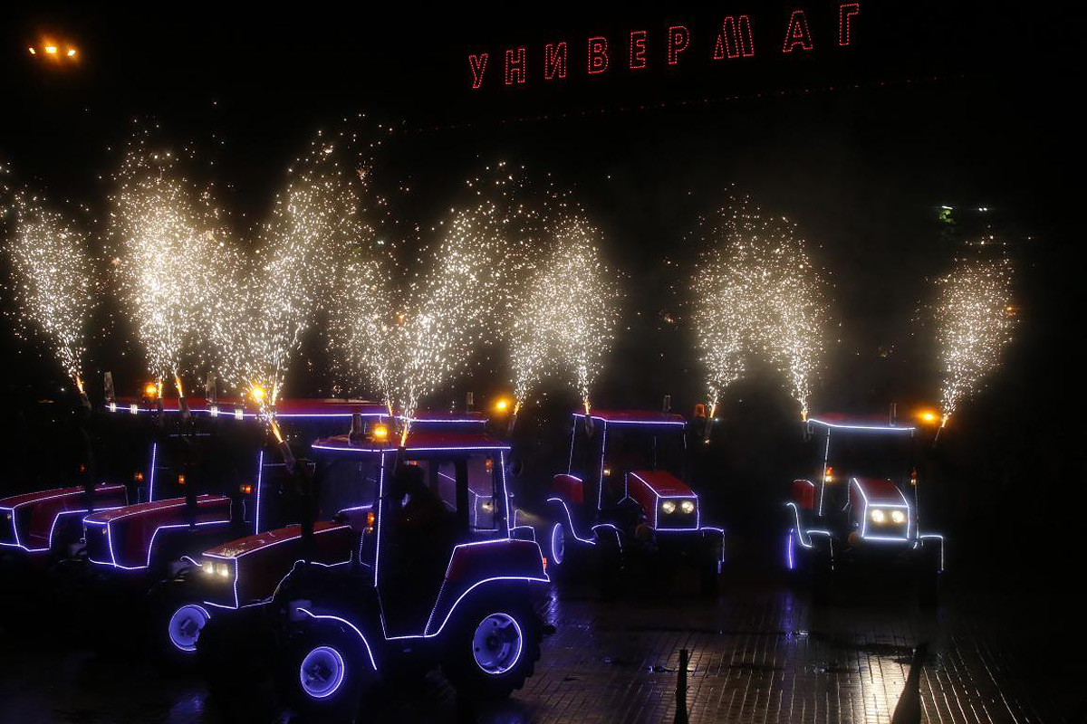 Шоу тракторов и праздничный салют в Бобруйске 30 июня