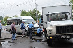 В Бобруйске маршрутка врезалась в автомобиль ГАЗ