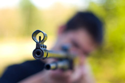 В Бобруйске парень выстрелил в девушку